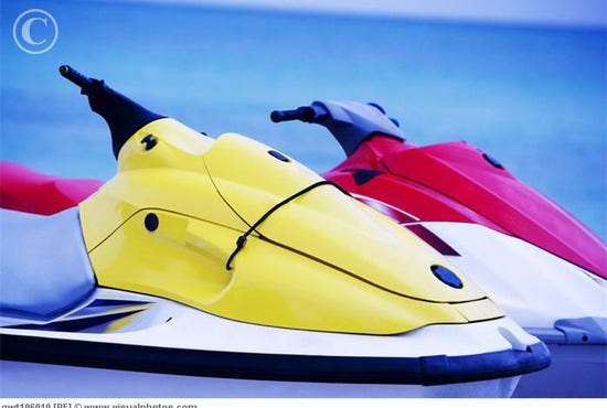 close-up_of_two_jet_skis_in_the_sea_south_beach_gwt106010