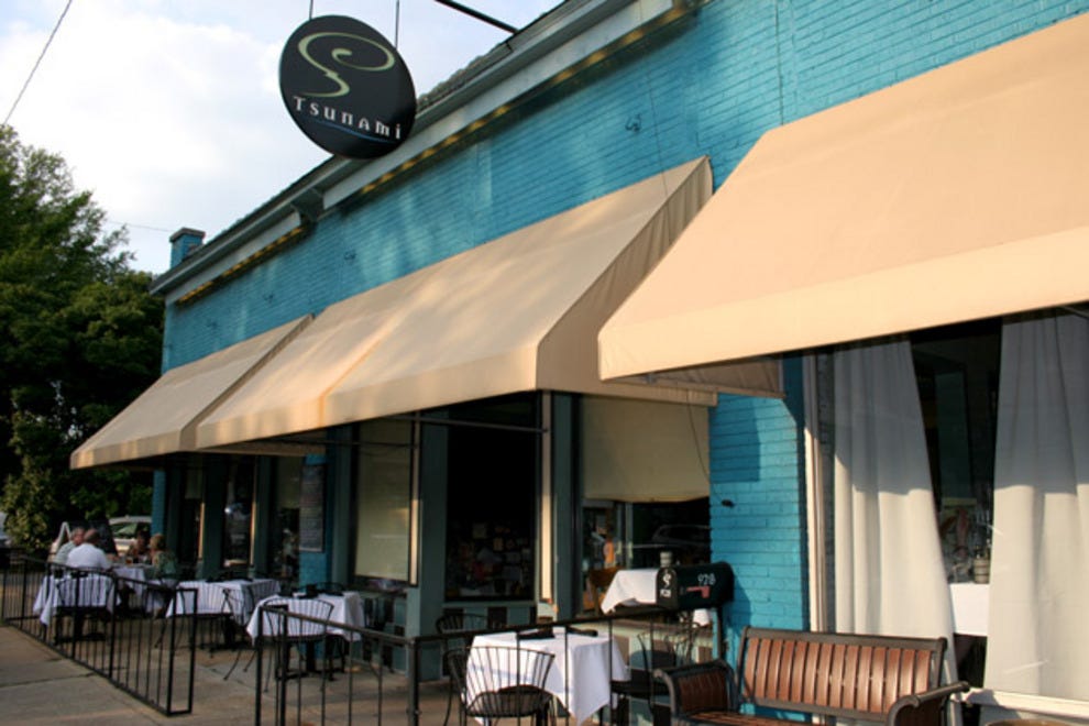 Tsunami restaurant la