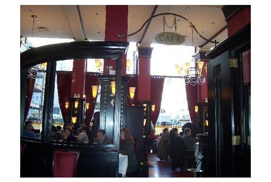 3302697-The_Atwood_Cafe_in_lobby_Chicago