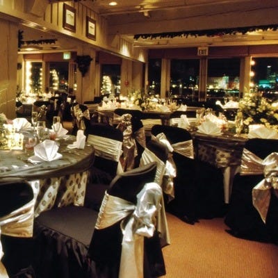 Seattle brides vie a year in advance for Salty's private dining rooms.