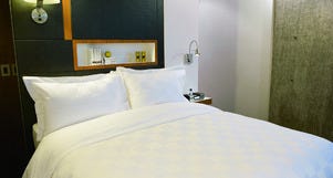 New Toronto Hotel Offers Chic Stay Near Airport