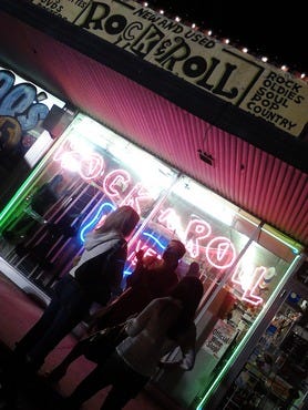 ivanhoeshop1.jpg