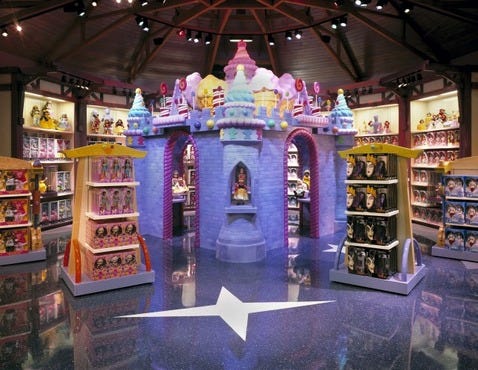 toystore012_1166-640x495.jpg