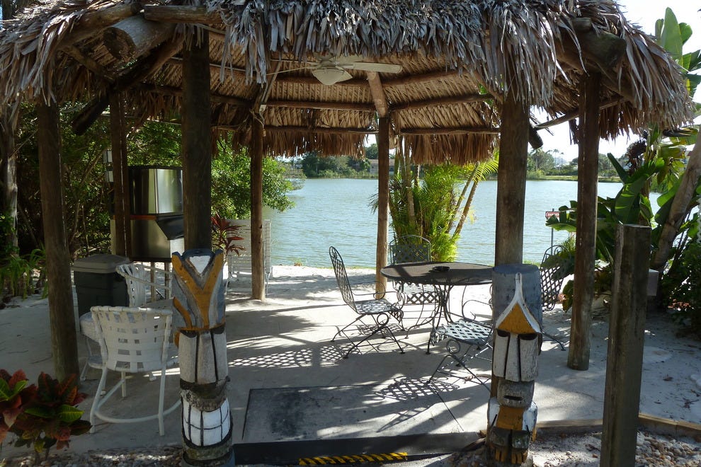 Marco Island Inn lounge area_54_990x660