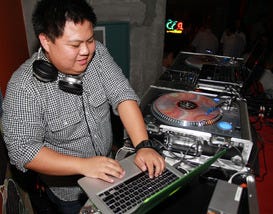 Photo courtesy of <a href="http://www.bar35hawaii.com/" target="_1208705176" rel="nofollow">Bar 35</a>