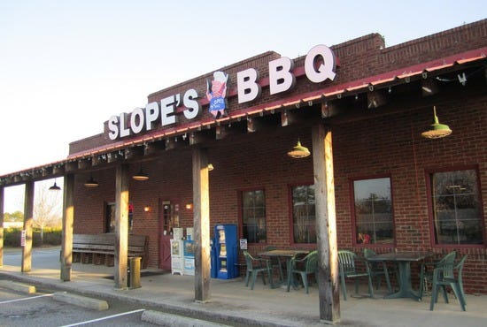 Slope%252527s%252520Alpharetta%252520BBQ%252520Restaurant%252520%2525283%252529