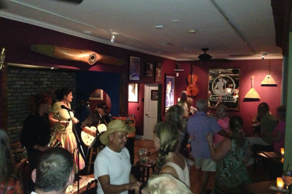 A Jazz Club In Paradise Draws The Crowds In Key West