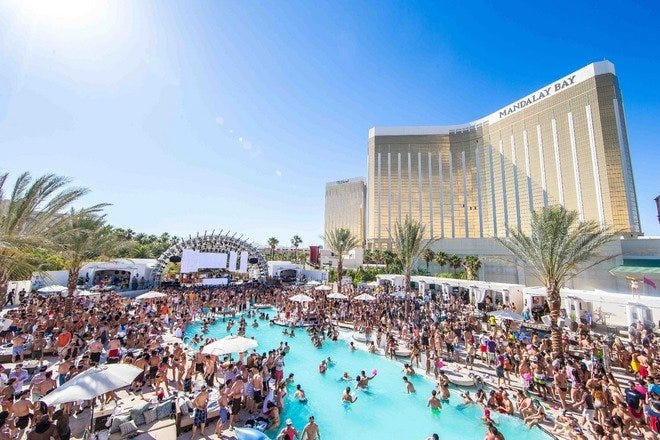 Daylight Beach Club  Exploring Las Vegas