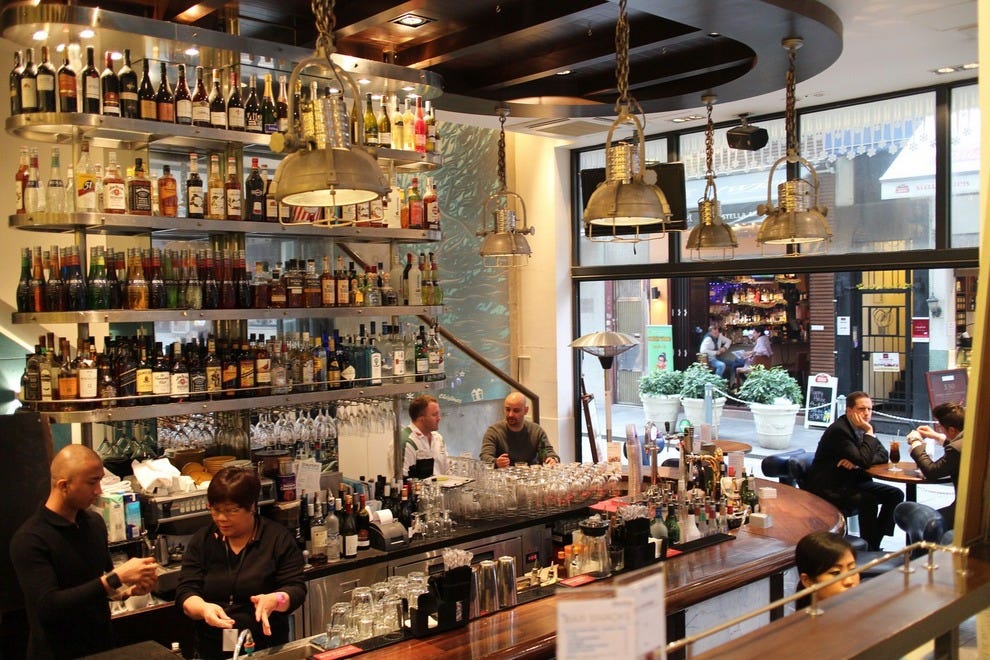 Staunton's Hong Kong's Top Bar for PeopleWatching