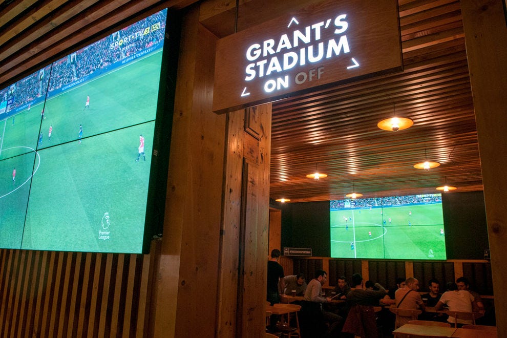 The Couch Coach Sports Bar Lisbon Nightlife Review 10best