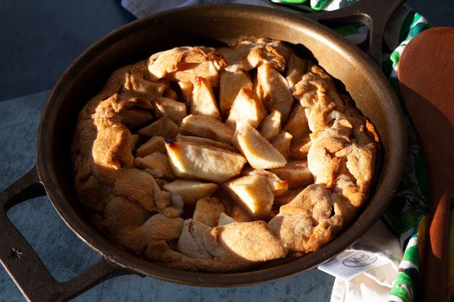 LODGE CAST IRON WEDGE PAN– Shop in the Kitchen