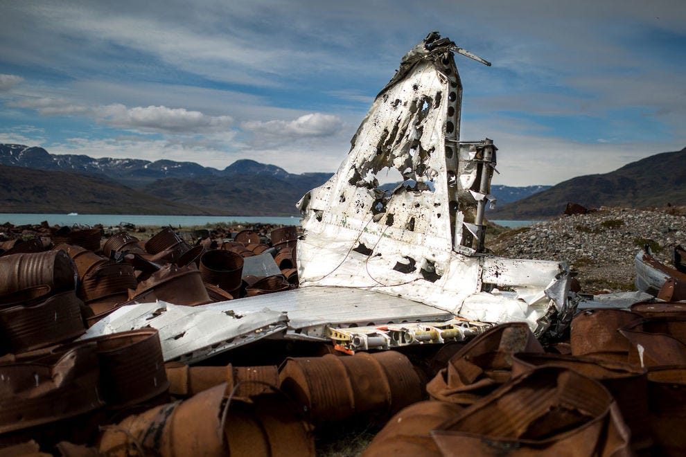 Parties d'un vieil avion de la base aérienne américaine de Narsarsuaq