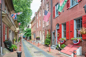 This leisurely walking tour explores the Most Walkable City in America