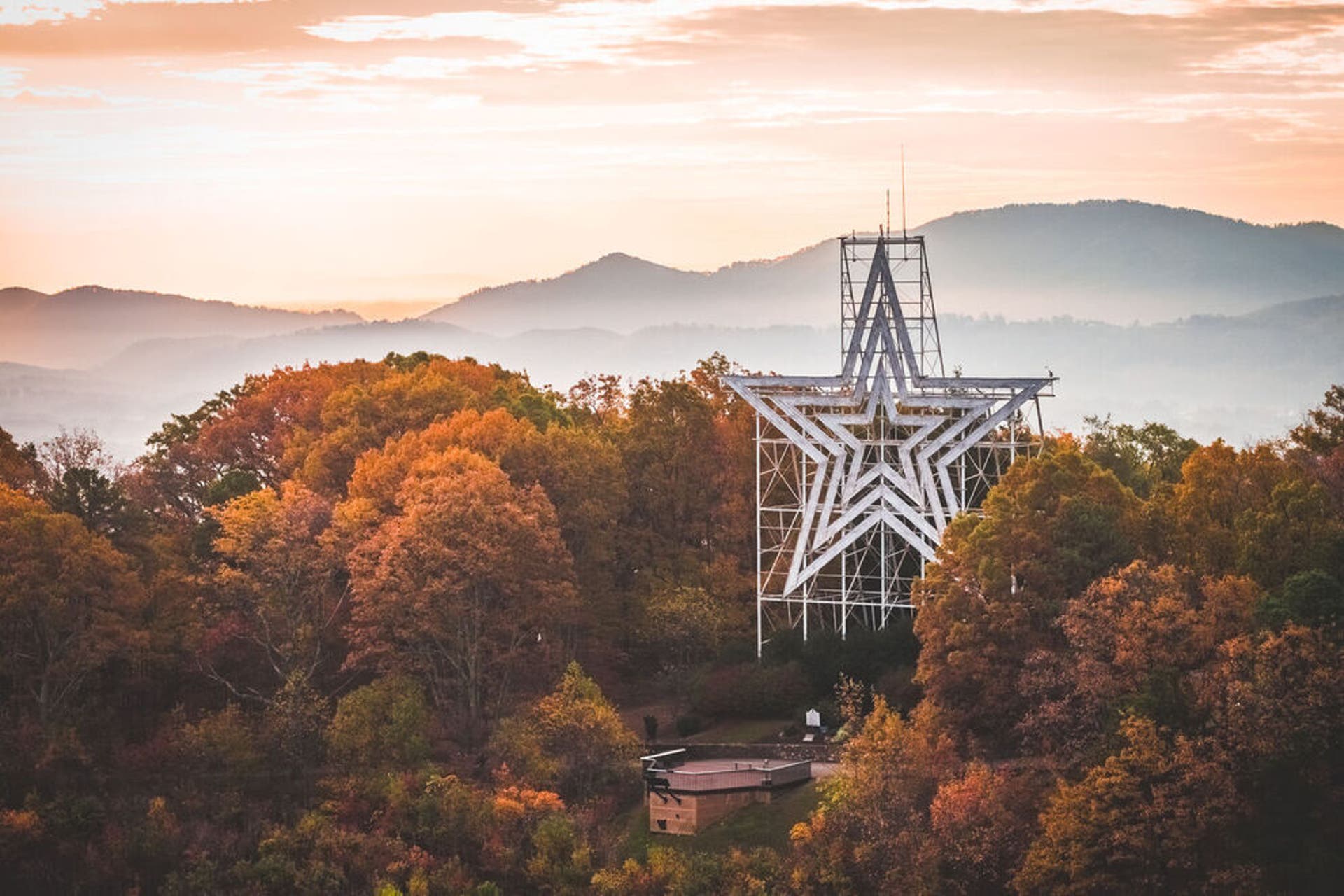 Roanoke, Virginia skyline with Blue Ridge mountains in the distance