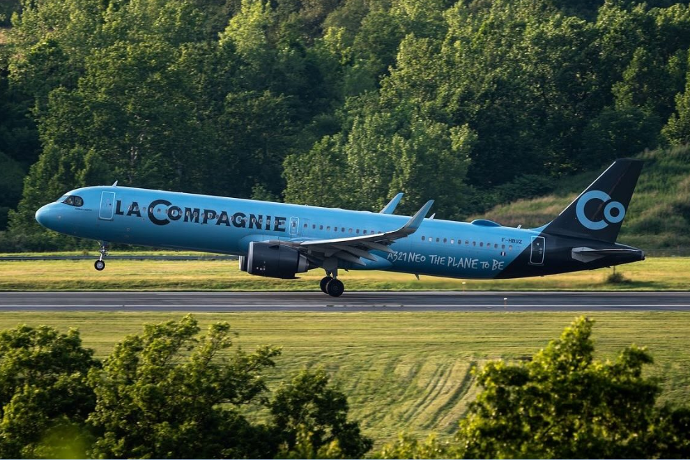 Meet the airline that only offers business-class seats — and see what it's like inside