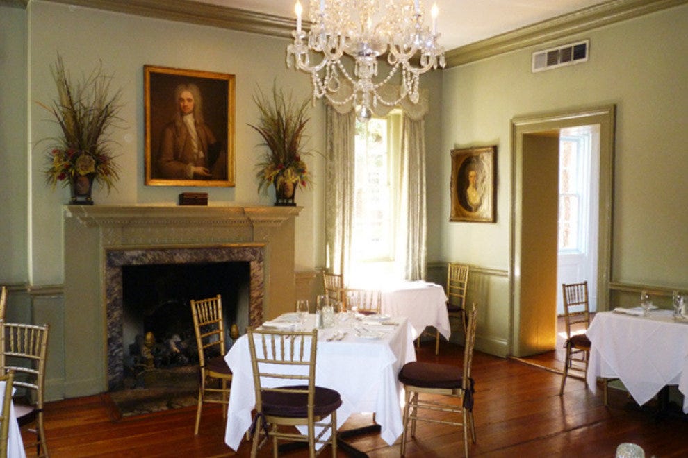 Best Of Savannah S Historic District Restaurants In Olde Pink House